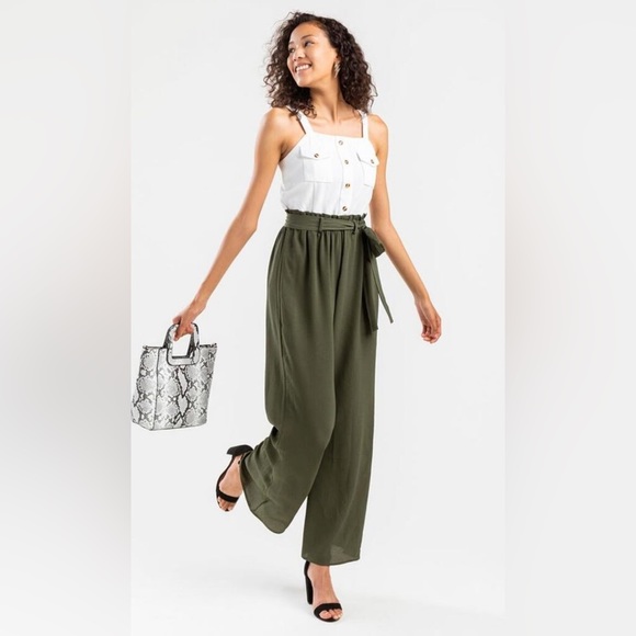 Francesca's Collections Pants - NWT Francesca’s Wide Leg Utility Jumpsuit with Cinched Waist and Bow Size Medium